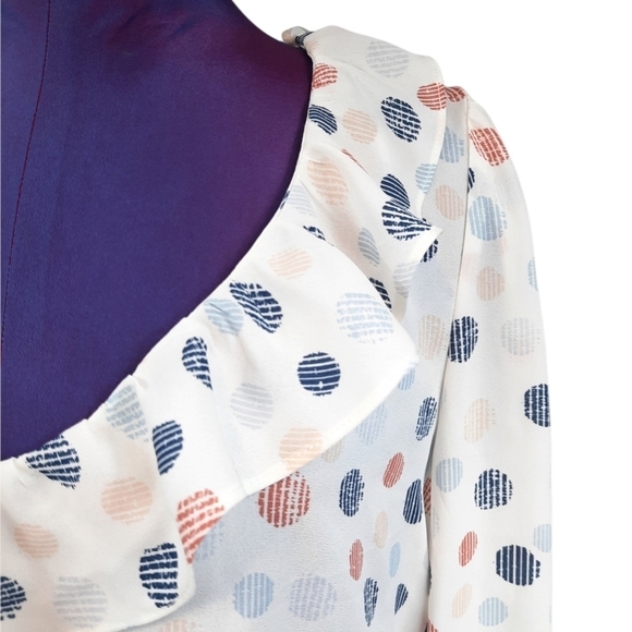 June & Hudson V-neck Ruffle Peasant Blouse Geometric Size Medium Women's - Picture 2 of 8